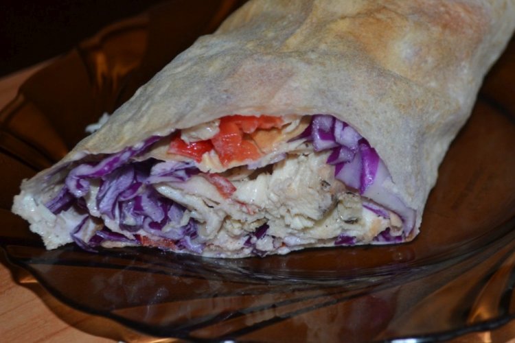 Тортилья с курицей и капустой