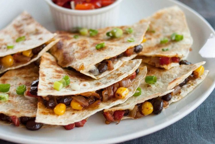 Тортилья с курицей и фасолью