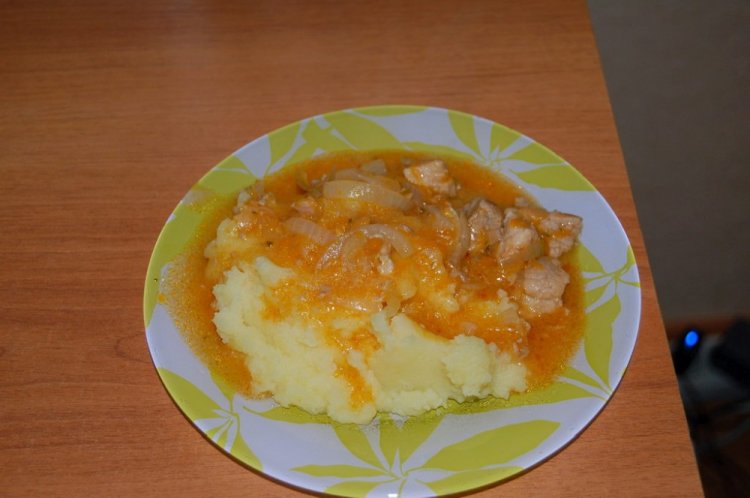 Подлива с курицей и томатным соком для картофельного пюре