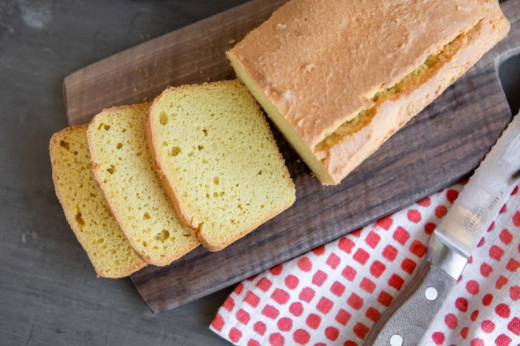 Сырный кето хлеб с чесноком