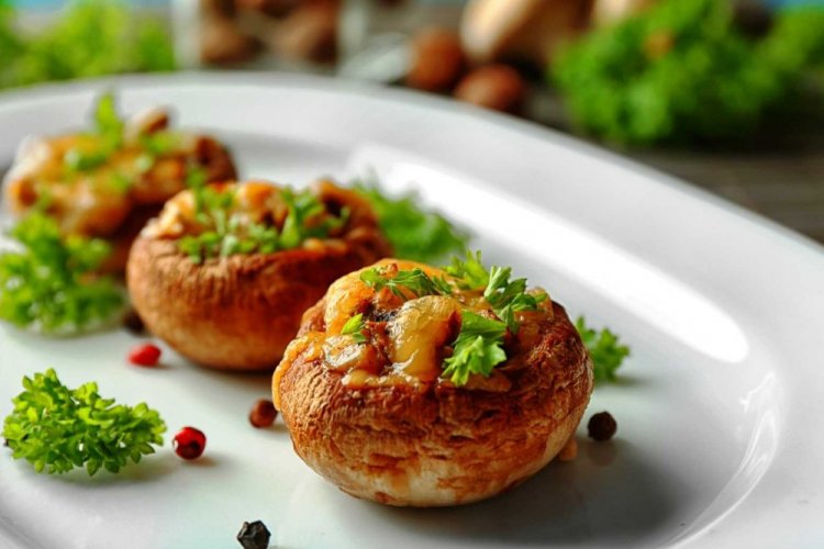 Запеченные шампиньоны с овощами