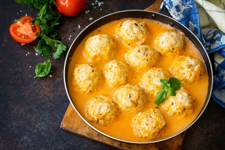 Томатно-сметанная подлива для тефтелей