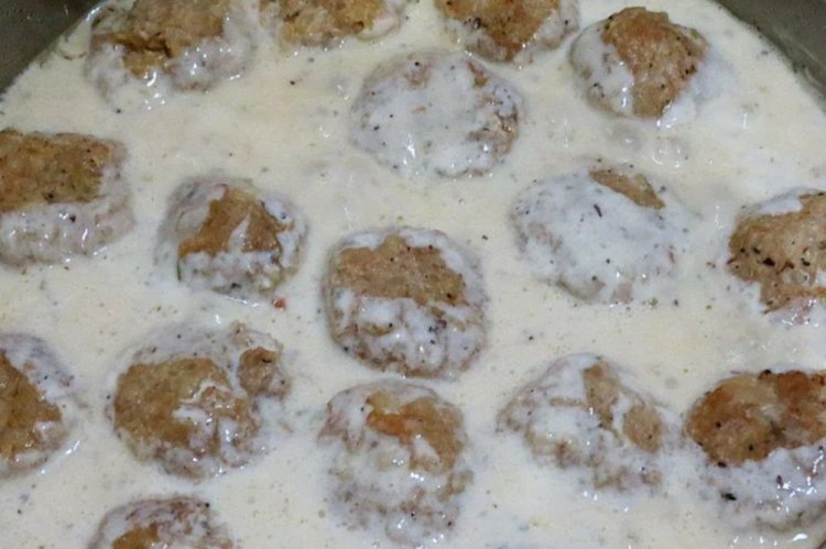 Сметанная подлива для тефтелей