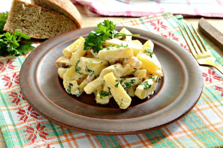 Картошка в сметане на сковороде