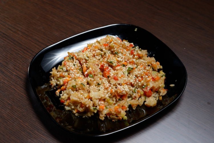 Тяхан с курицей и овощами