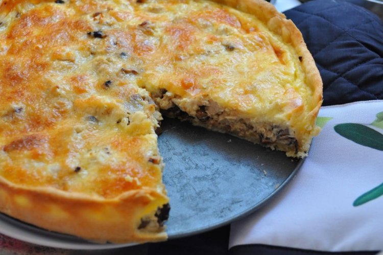 Заливной пирог из теста фило с грибами и сыром