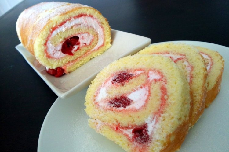 Бисквитный кето-рулет