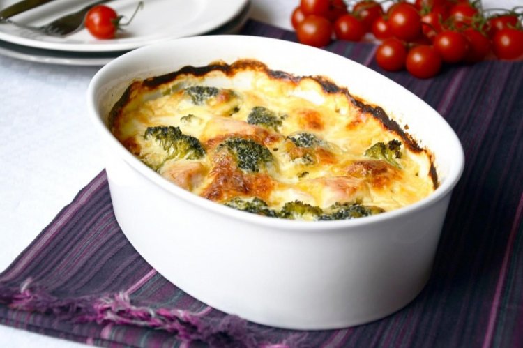 Филе индейки с брокколи и стручковой фасолью в духовке