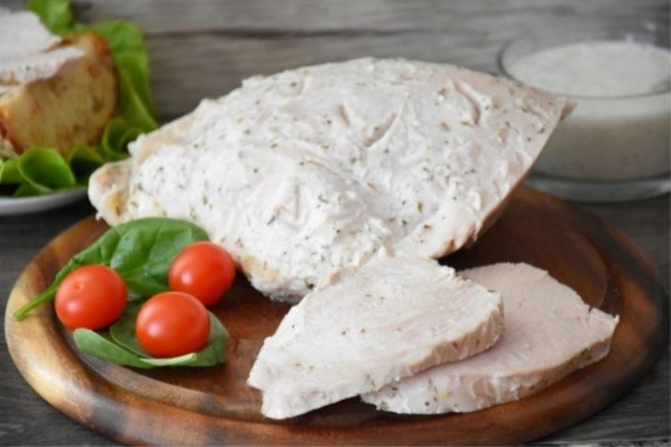 Запеченное филе индейки в кефире