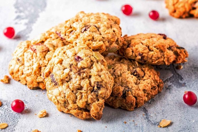 Овсяное печенье на кефире с клюквой и орехами