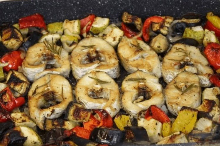 Судак с кабачками и баклажанами в духовке