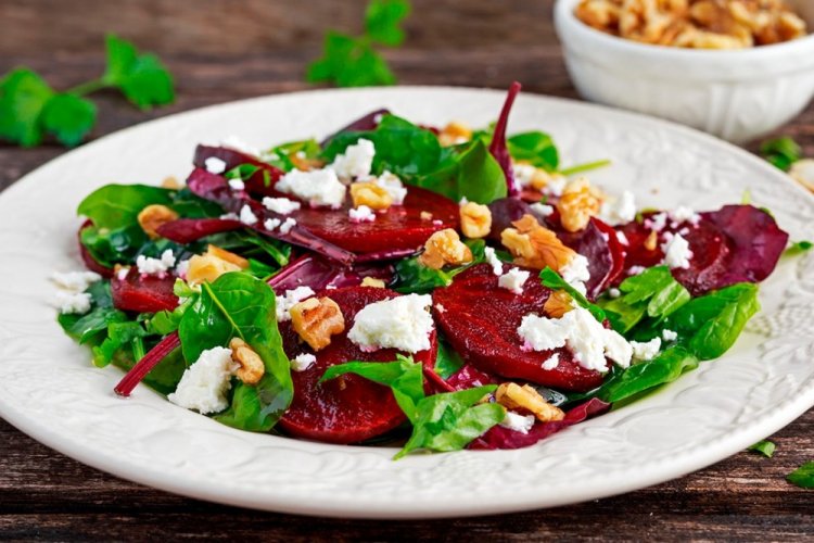 ПП салат из свеклы с брынзой и орехами