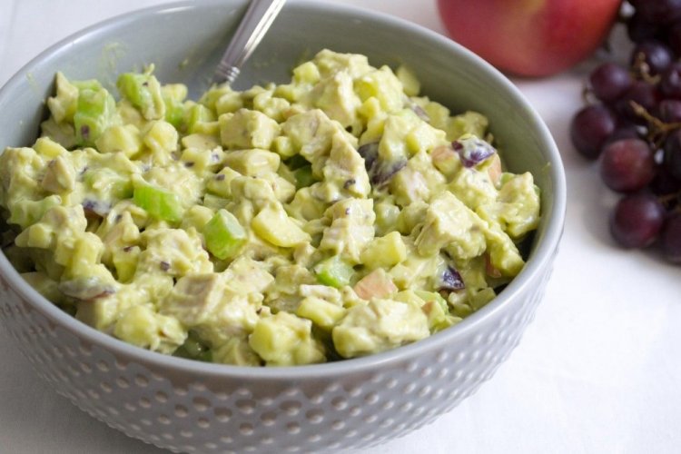 ПП салат с курицей и авокадо