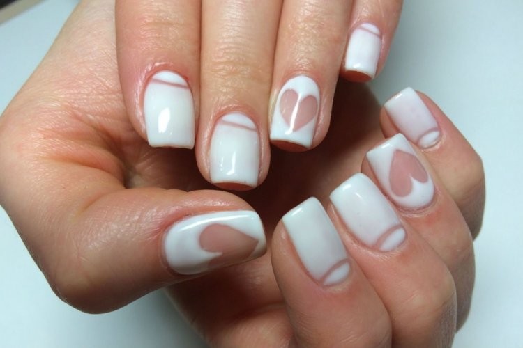 Маникюр с прозрачными вставками