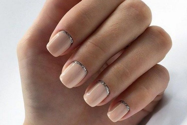 Маникюр с ободком у кутикулы