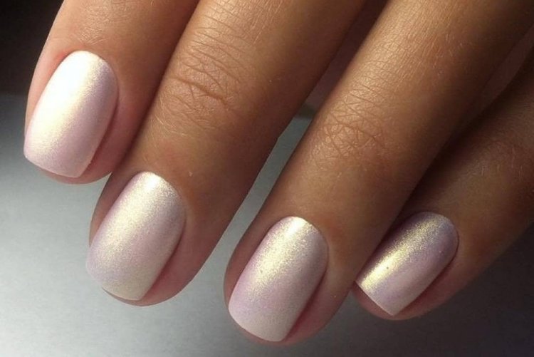 Перламутровый маникюр
