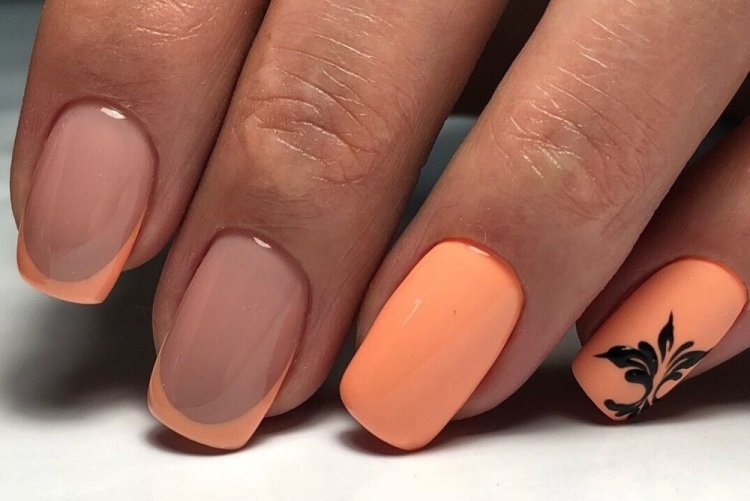 Персиковый маникюр 2024