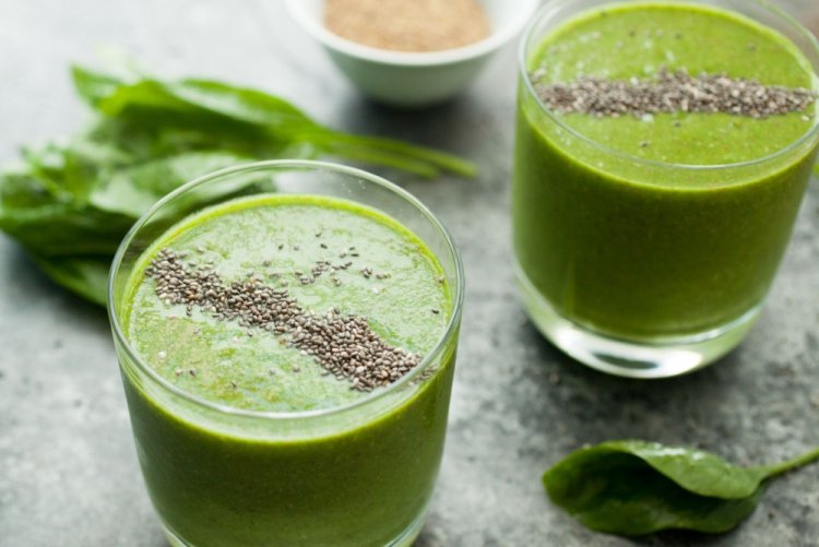 Зеленый смузи с семенами чиа
