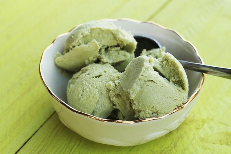 Кокосовое кето-мороженое из авокадо