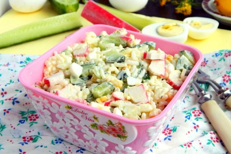ПП салат с рисом и крабовыми палочками