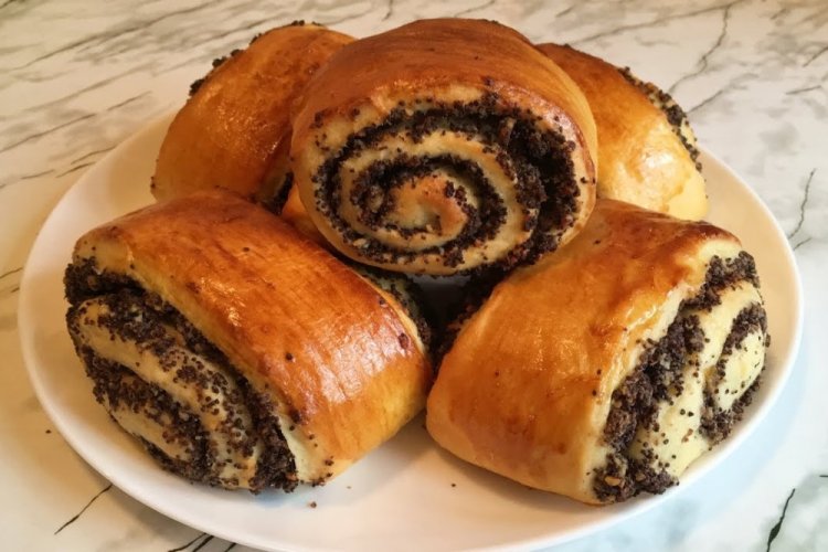 Сдобные булочки с маком