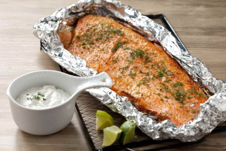 Лосось со сметаной в фольге на гриле