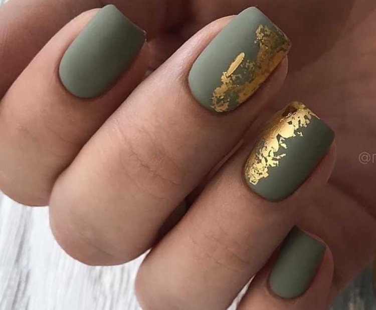 Фисташковый маникюр