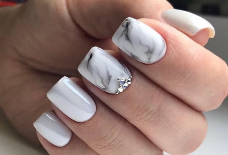 Мраморный маникюр