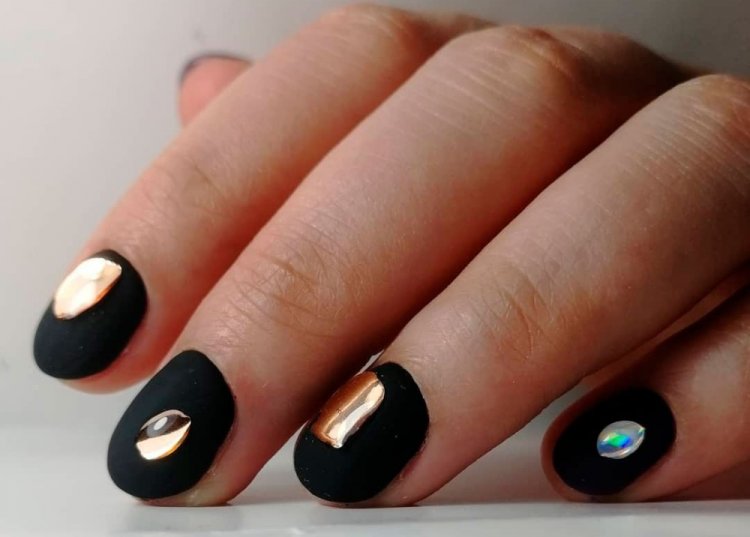 Маникюр «Жидкий металл»