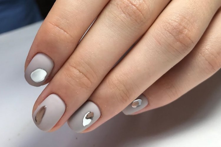 Маникюр «Жидкий металл»