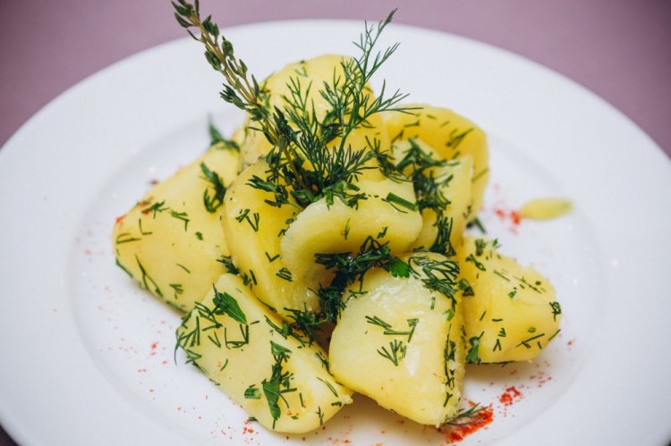 Весенний салат из молодой картошки