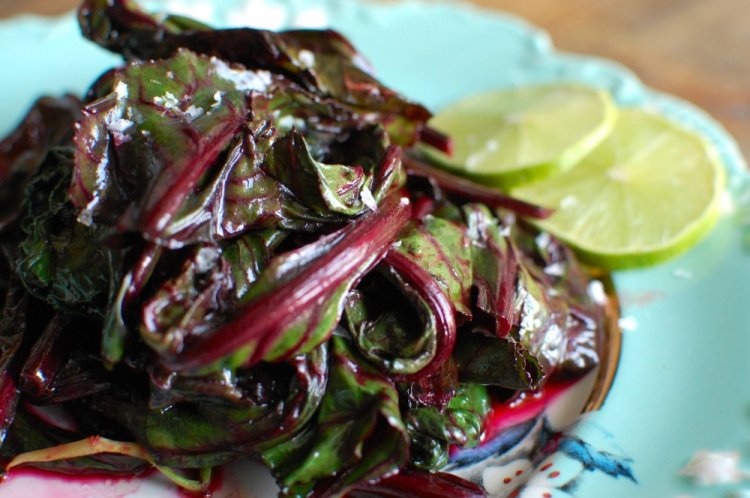 Гарнир из свекольной ботвы