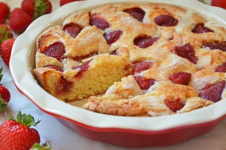 Пирог с клубникой на кефире