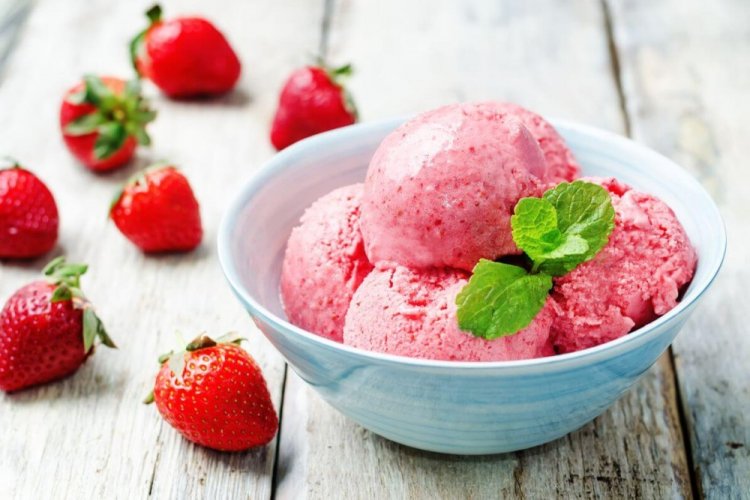 Клубничное мороженое