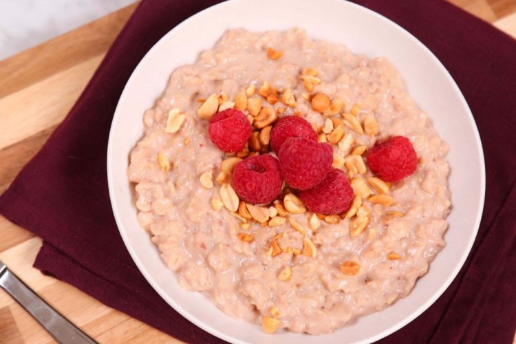 Овсяная каша с малиной