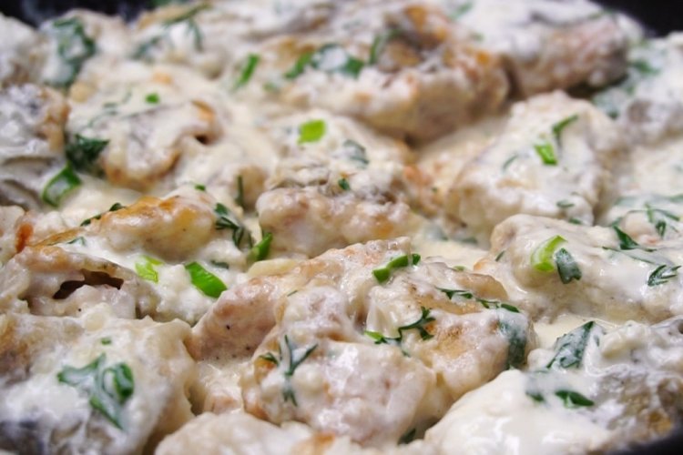 Минтай в сметане и майонезе