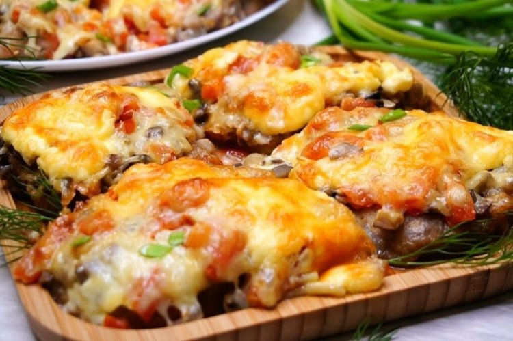 Свинина с грибами и болгарским перцем в духовке