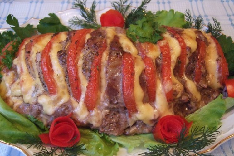 Свинина гармошкой с грибами в духовке