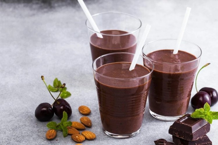 Шоколадный смузи с черешней