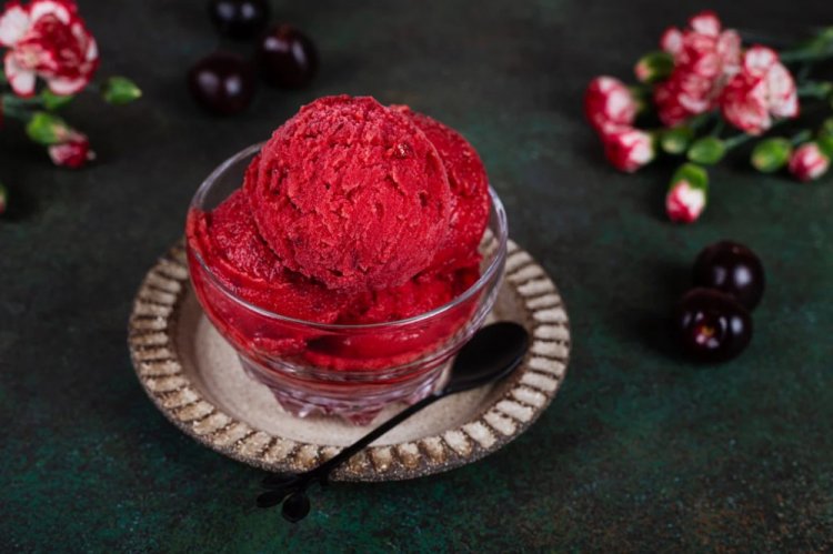 Быстрый десерт из черешни с медом