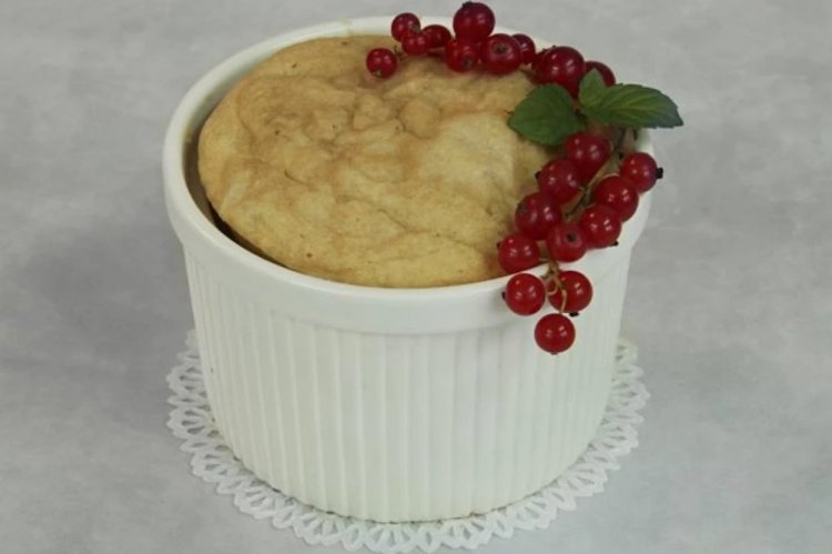 Творожное суфле с красной смородиной