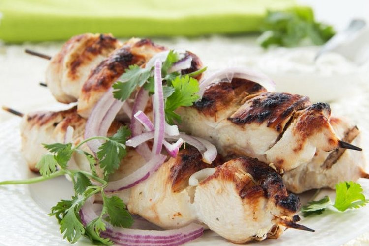 Шашлык из карпа, маринованный в пиве