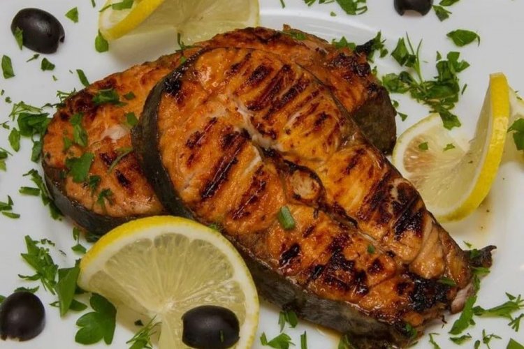 Стейки карпа, запеченные на мангале