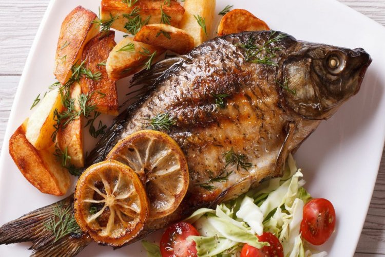 Карп с картошкой на мангале