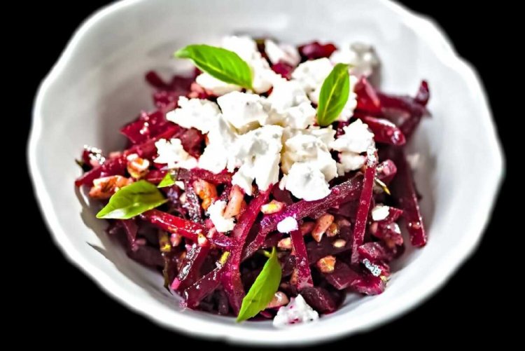 Салат из свеклы и черной смородины