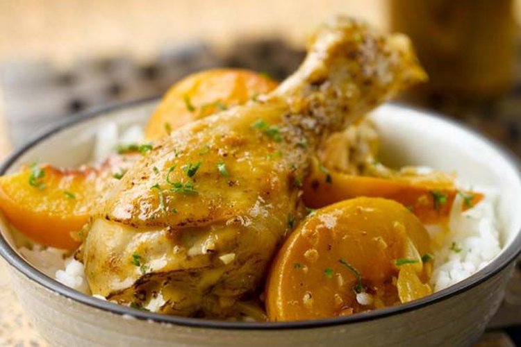 Куриные ножки с персиками в духовке