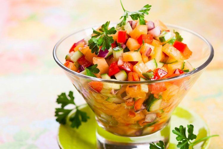 Сальса из огурцов с персиками