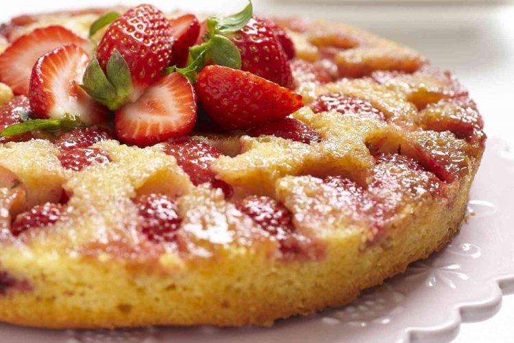 Заливной пирог с земляникой