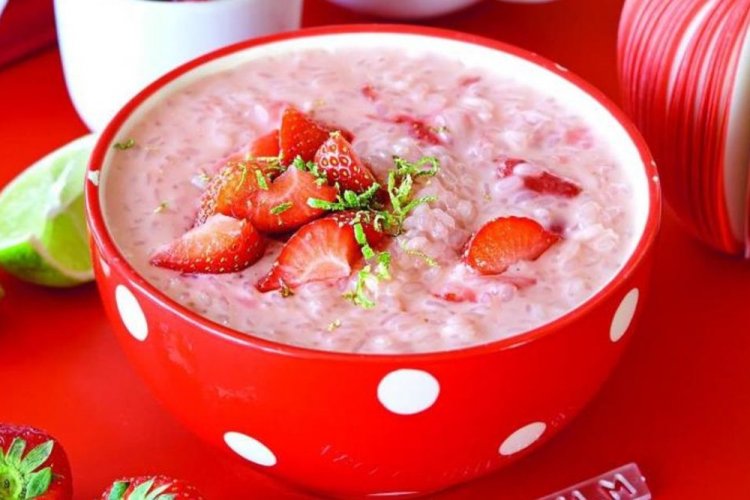 Овсяная каша с земляникой