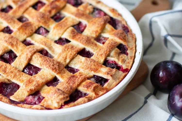 Слоеный пирог со сливами